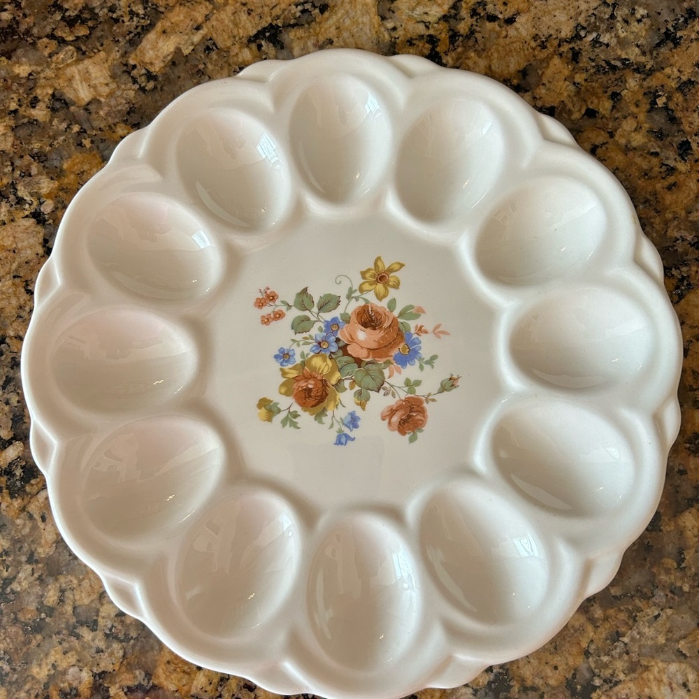 Vintage American Art Ware 9” Deviled Egg Plate